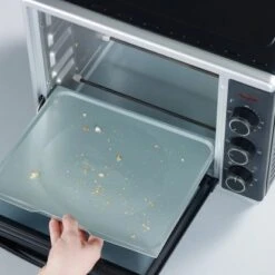 Severin Mini Backofen 1600 W, 230°C -Kuchenwelt 2056 Kruemmel herausnehmen